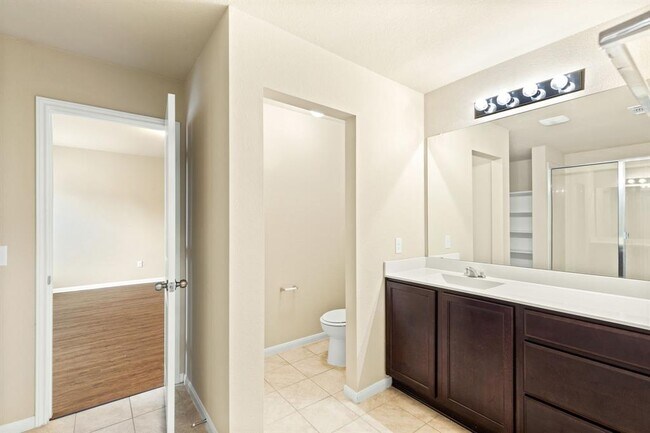 Building Photo - 609 Topaz Ln