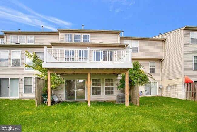 Building Photo - 7641 Fairbrook Rd