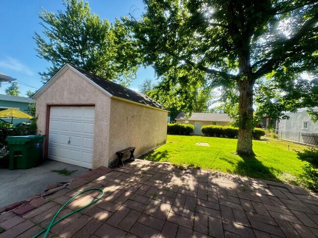 Building Photo - 618 N Foote Ave