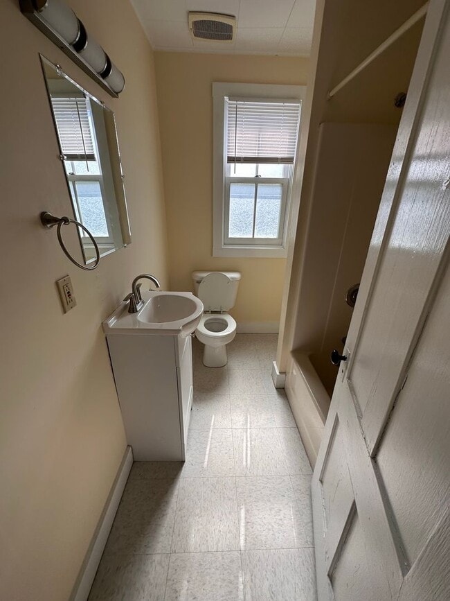 Building Photo - 12-14-14 St Louis St