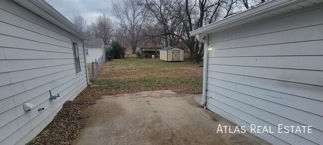 Building Photo - 519 S 81 St