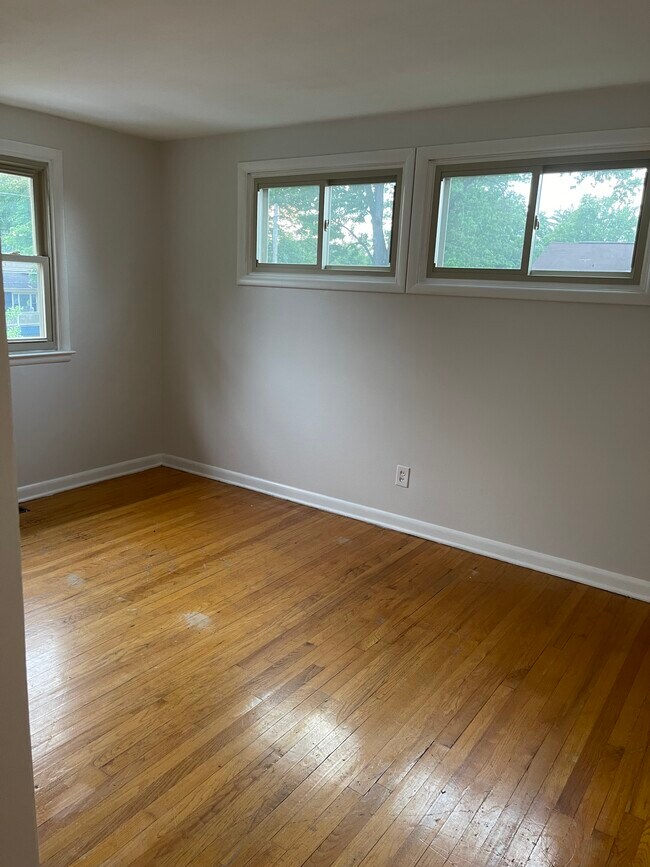 Building Photo - 6 Juniper Ln