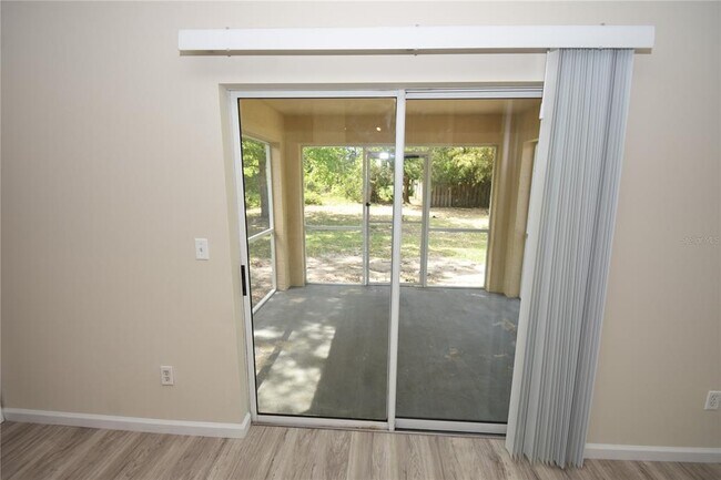 Building Photo - 15 White Deer Ln