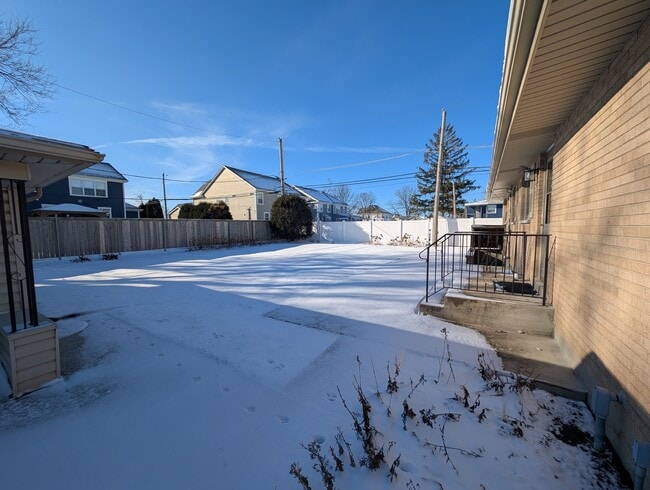 Building Photo - 503 Lake Ave