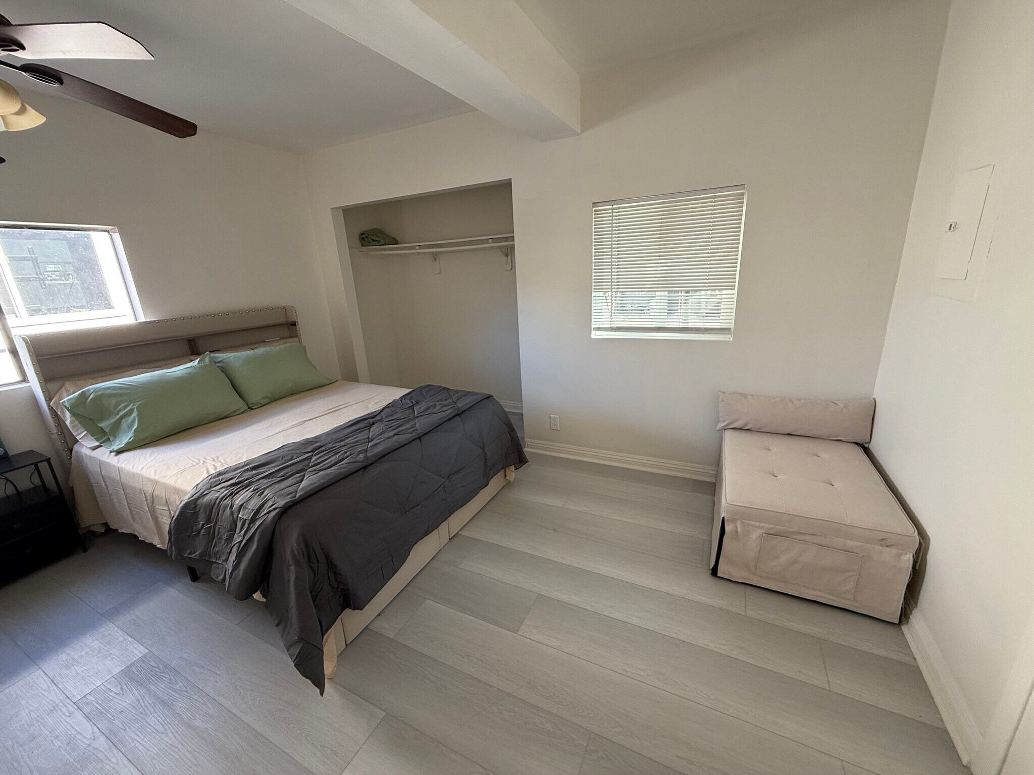 Building Photo - 7115 Somerset Blvd