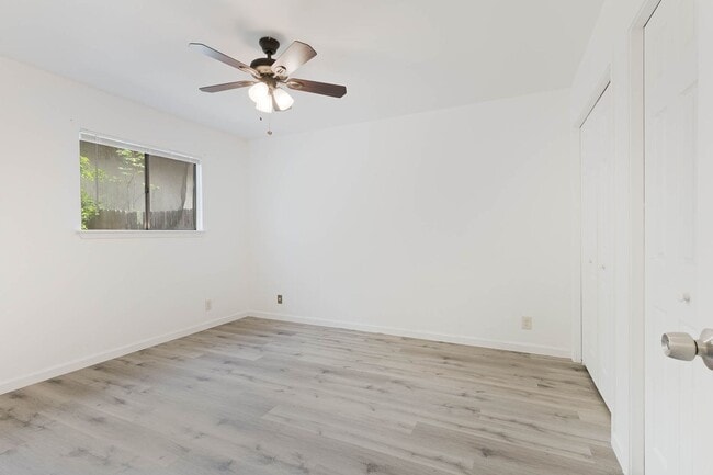 Building Photo - Leon Valley~Spacious 2 Bedroom~Updated Kitchen with Stainless Steel Appliances~2 Car Garage~Backyard