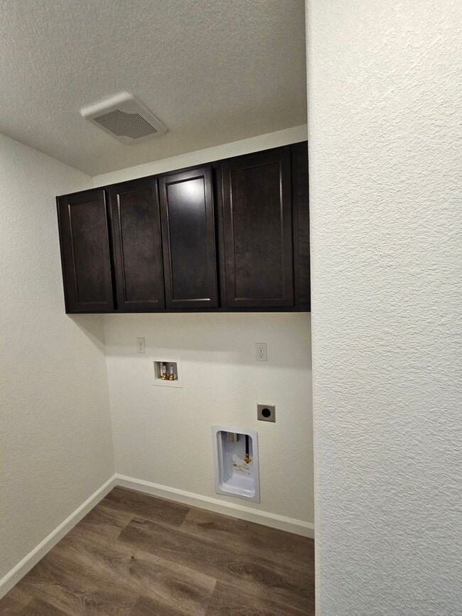 Building Photo - FURNISHED! Brand New 3 Bedroom, 2.5 Bath H...