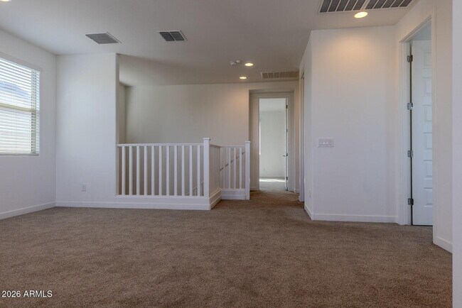 Building Photo - 9115 W Glenrosa Ave