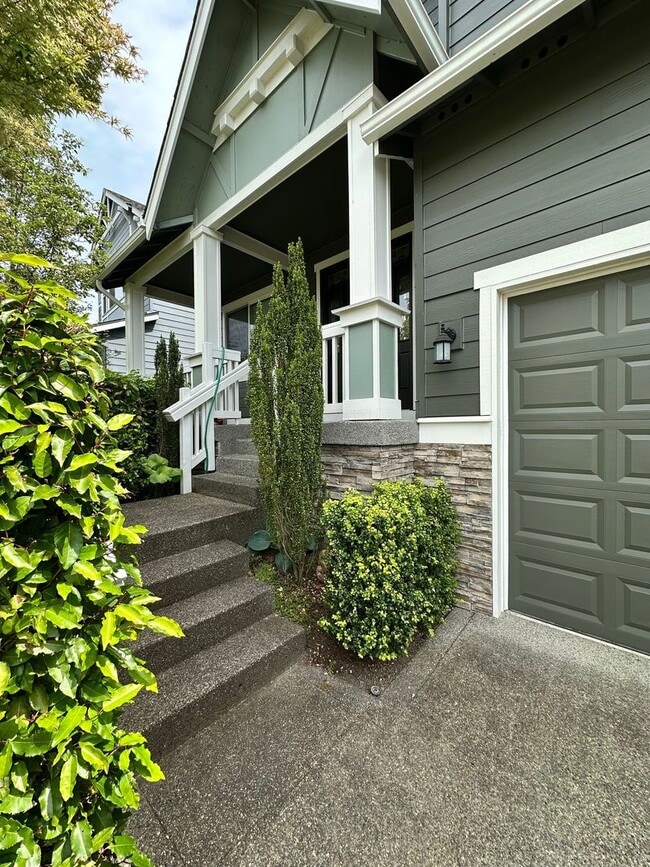 Building Photo - Beautiful large 4 bedroom home in the High...
