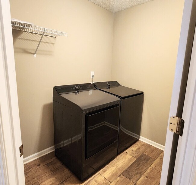 Building Photo - Luxurious 5-Bedroom Retreat with Private Pool in Ponte Vedra Beach