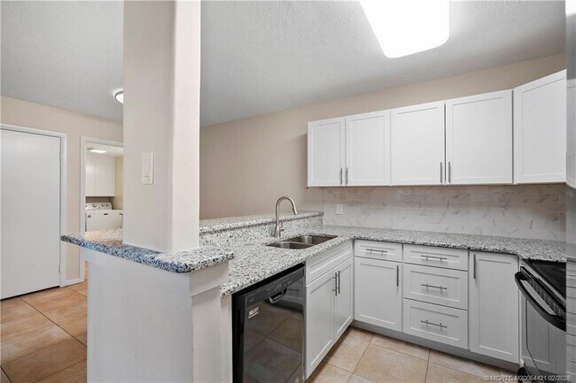 Building Photo - 3098 SW Sunset Trace Cir