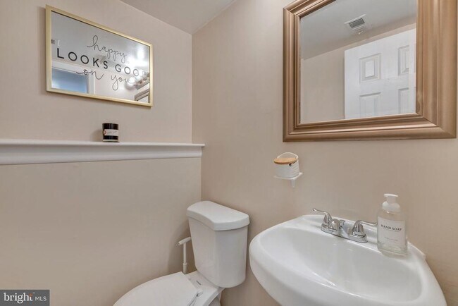 Building Photo - 281 Ternwing Dr