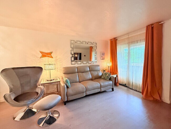 Building Photo - AVAILABLE NOW!! Lovely Upper Level - 1 Bed...