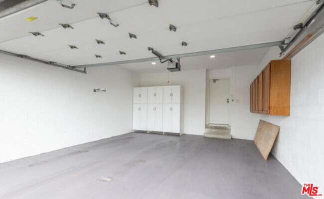 Building Photo - 6798 Las Olas Way
