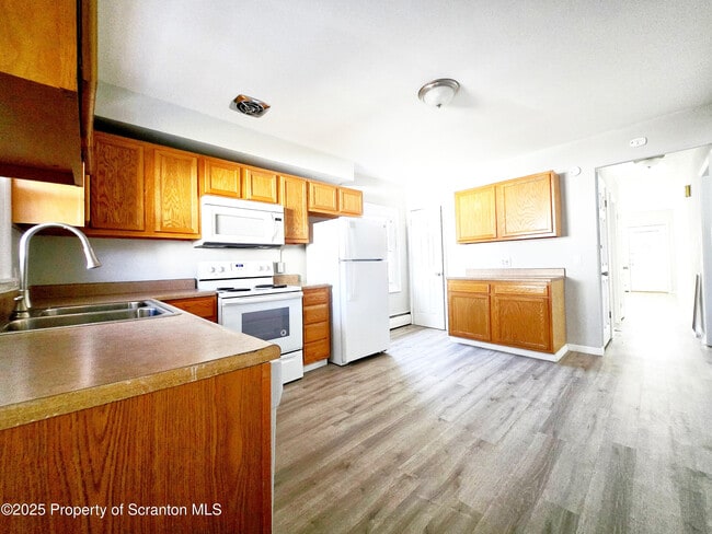 Building Photo - 285 Lyndwood Ave