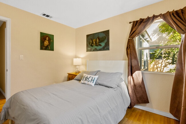 Building Photo - 1214 Emerald St