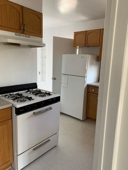 Building Photo - 4137 Chevy Chase Dr