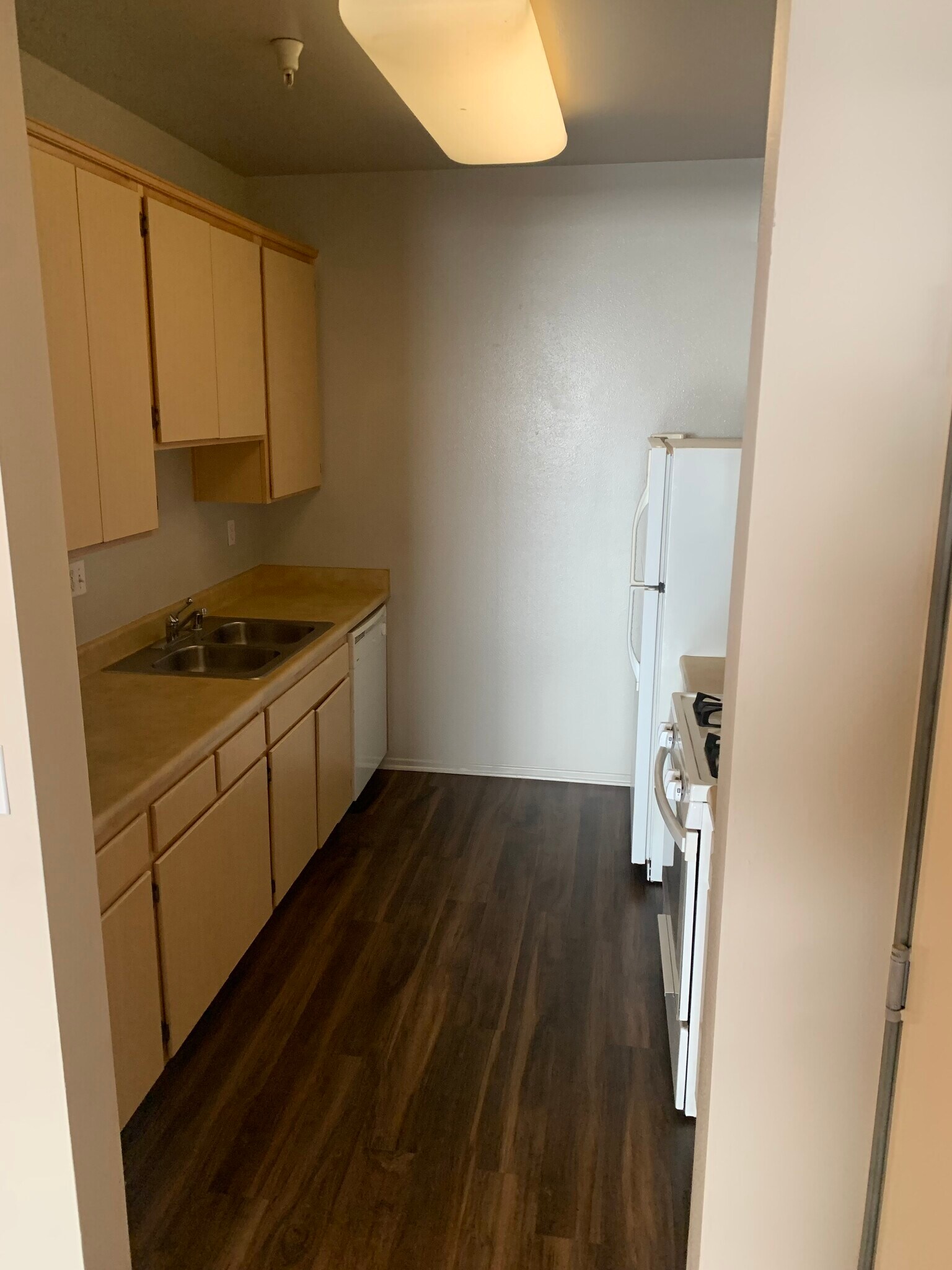 Kitchen - 10717 Lawler St