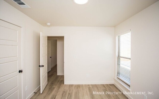 Building Photo - 2140 Langford Ave