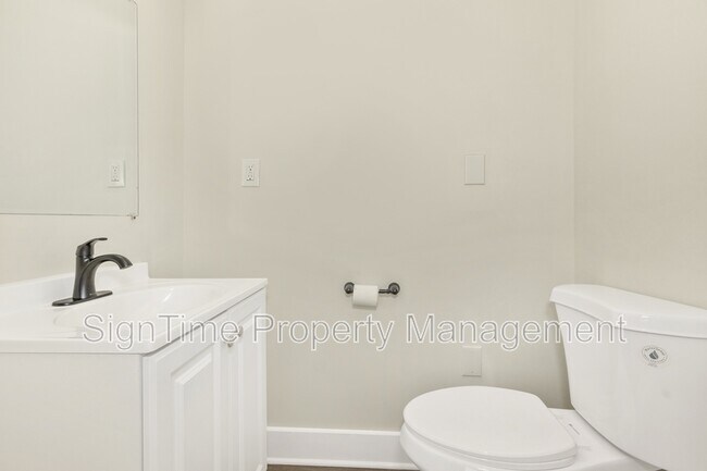 Building Photo - 152 E South St