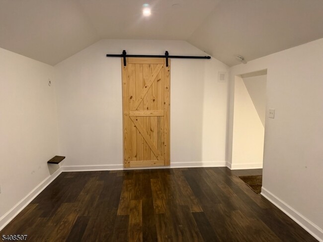 Building Photo - 11 Pine St