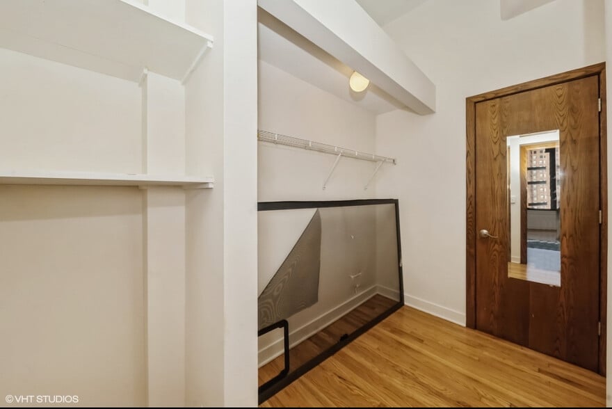 Giant walk in closest at 2nd bedroom - 333 W Hubbard St