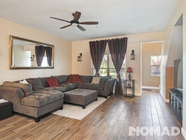 Building Photo - 3 Bedroom Townhome in Apopka