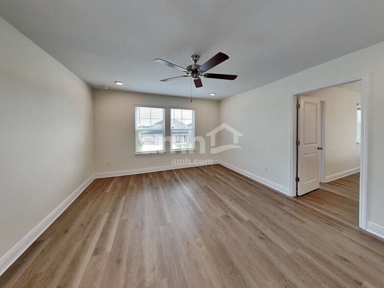 Building Photo - 5950 Pinewood Ests Dr