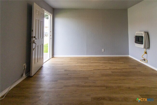 Building Photo - 116 W Avenue A