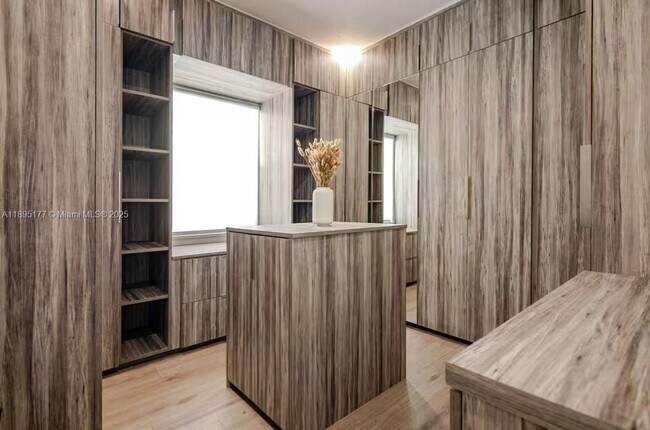 Building Photo - 18361 NE 20th Pl