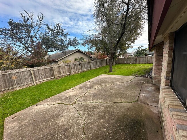 Building Photo - 12101 Scissortail Dr