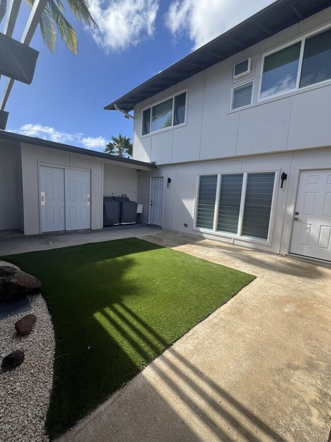 Building Photo - Koko Isle Circle - 4 bedroom, 3 bath townh...