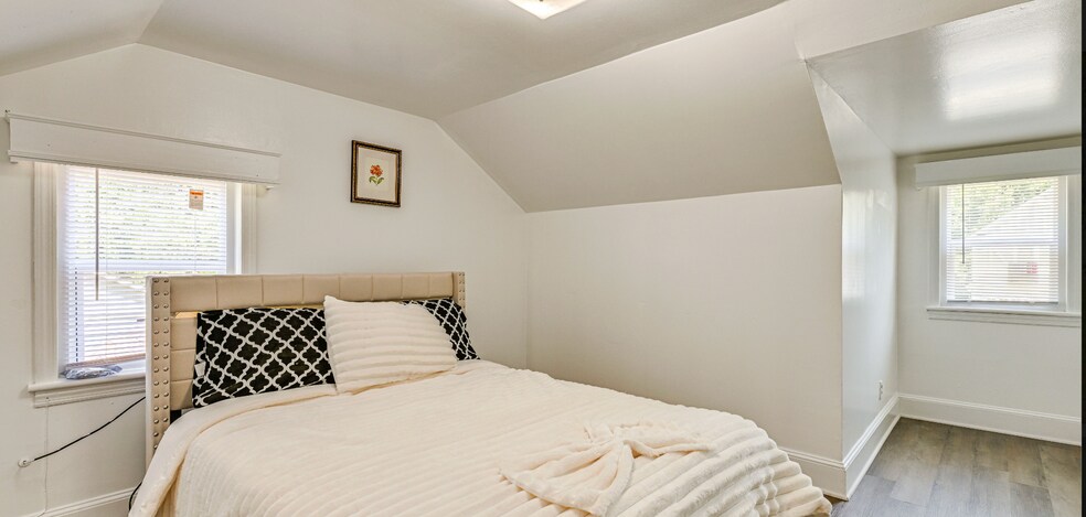 Building Photo - Room in Single Family Home on Austin Dr