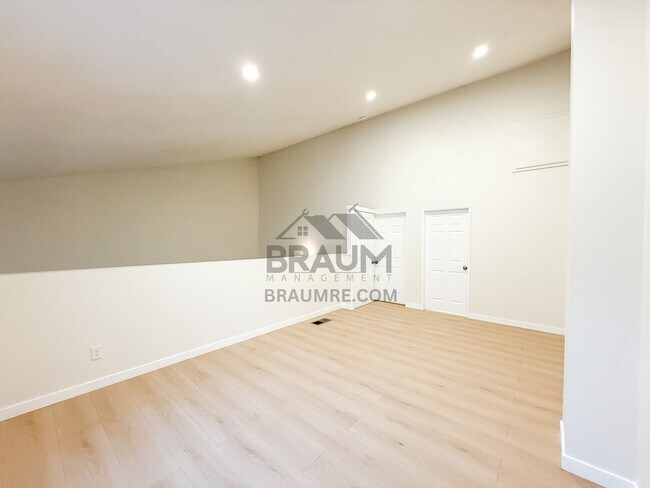 Building Photo - 5245 Riverton Ave