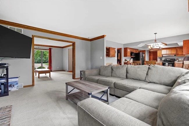 living room - 2935 Willard Ln