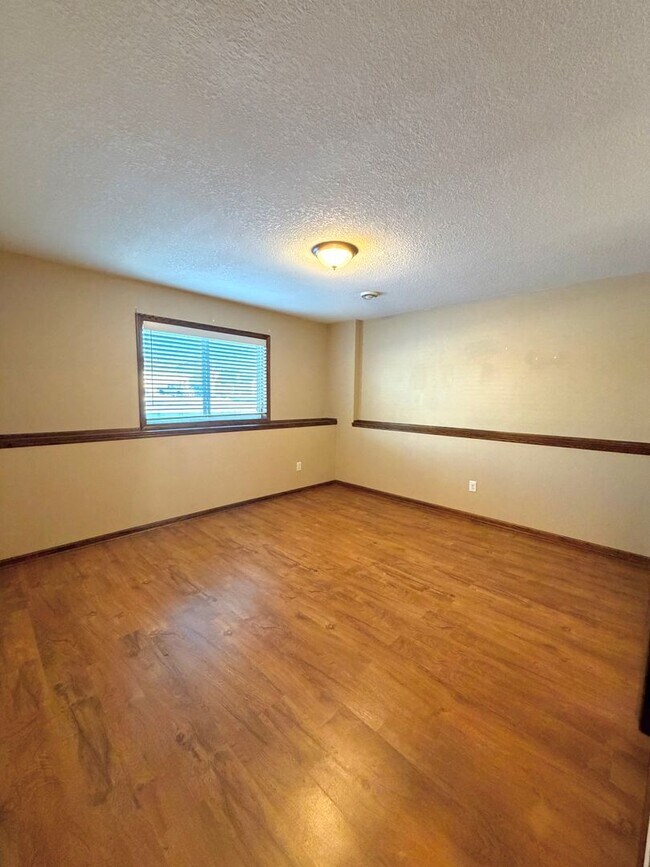 Building Photo - Beautiful 4bed 3bath Single Family Home In Sartell