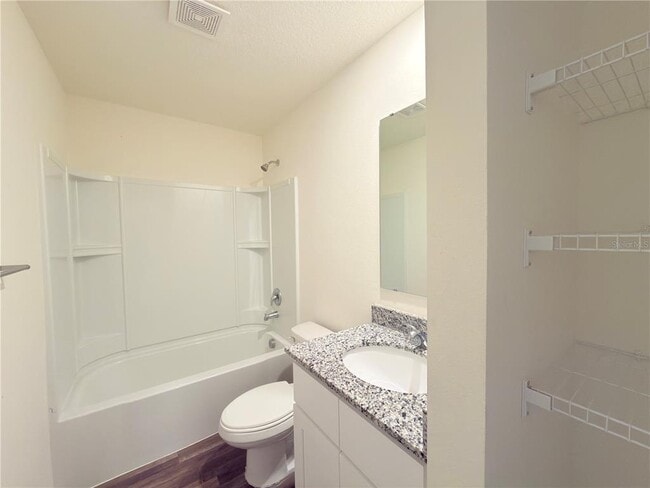 Building Photo - 733 James Ct