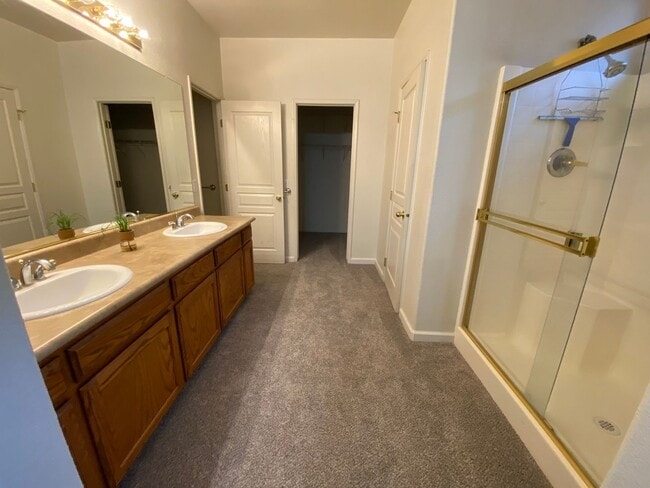 Building Photo - Cozy Home for rent in Visalia