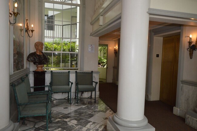 Building Photo - Fountain at Makiki - 3 bedroom, 2 bath con...
