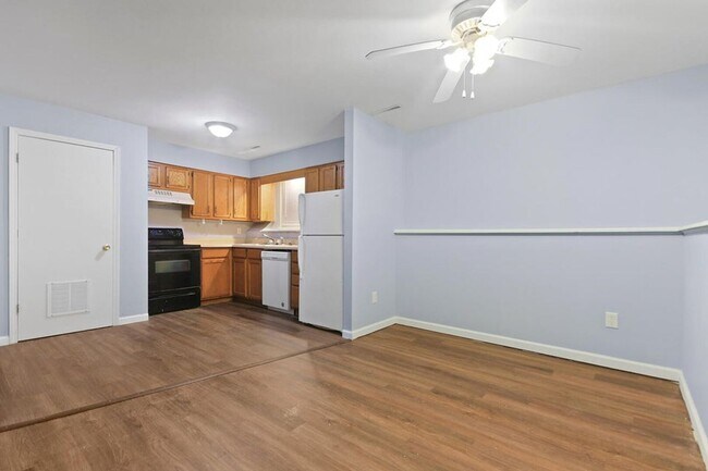 Building Photo - 3201 Elm Grove Dr