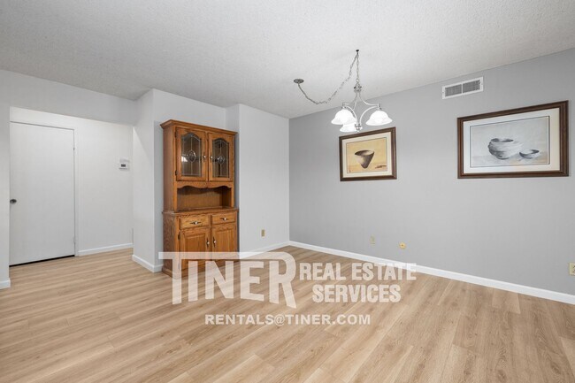 Building Photo - 4935 Kurz Cir