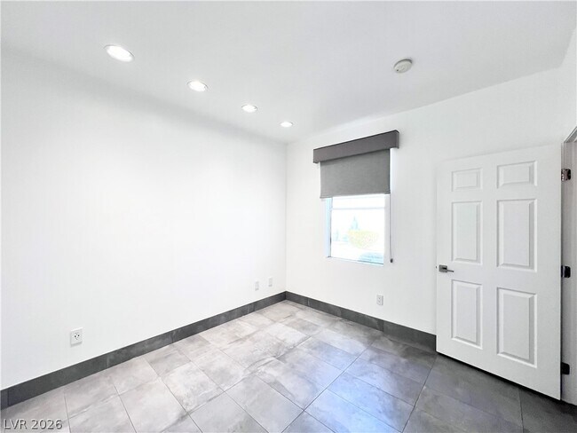 Building Photo - 6955 N Durango Dr