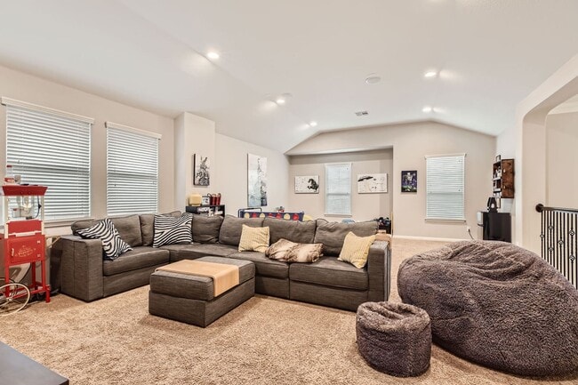 Building Photo - 5 Bedrooms and 3+ Living Spaces!