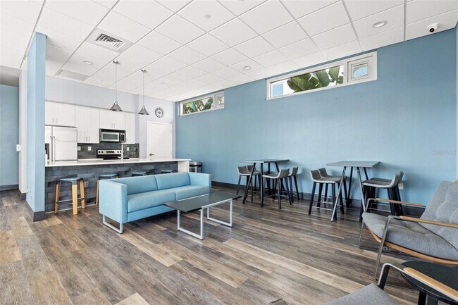 Building Photo - 1208 E Kennedy Blvd