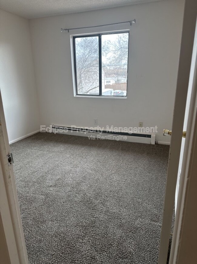 Building Photo - 3247 Main St