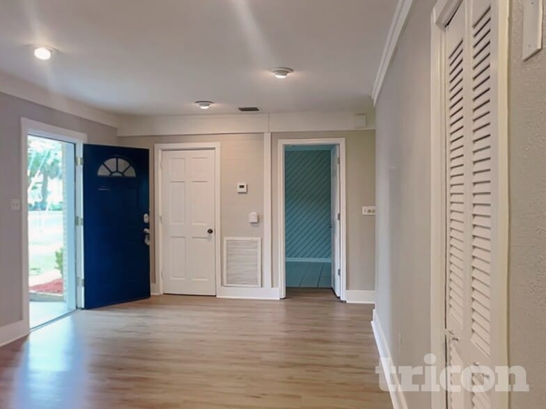 Building Photo - 615 5th Ave N