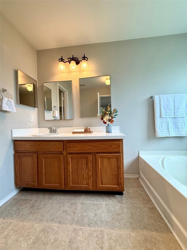 Building Photo - 24542 Lakecrest Village Dr