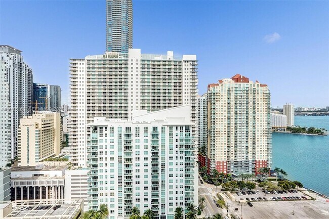 Building Photo - 1300 Brickell Bay Dr