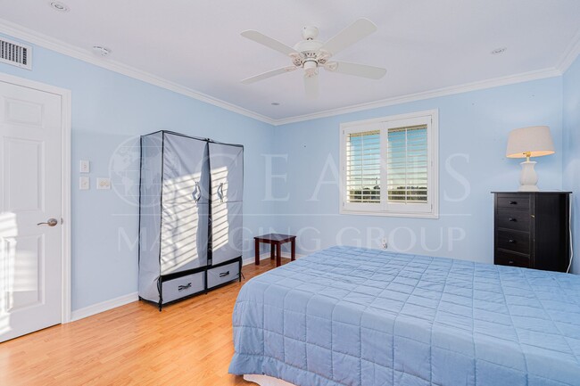 Building Photo - Riverfront Two Bedroom Condo