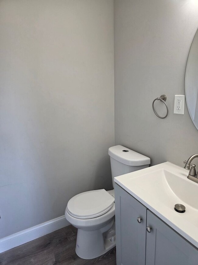 Building Photo - McDaniel Heights Single Family Home